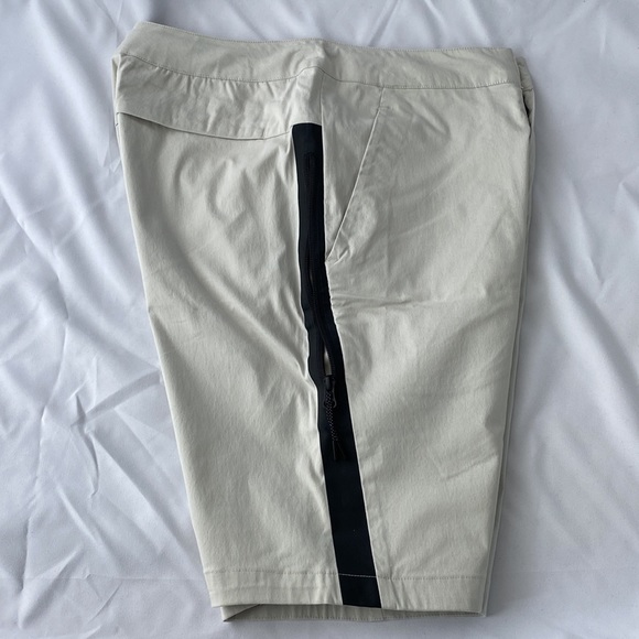 Nike Tech Street Shorts (S) - Picture 4 of 10